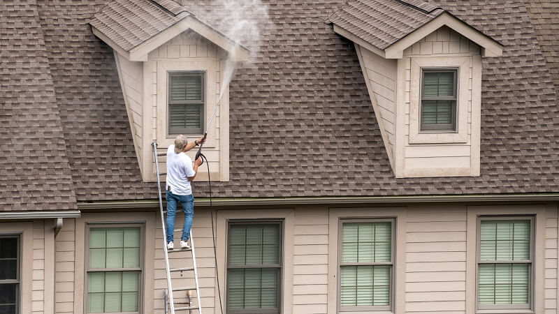 soft washing shingle roof in texas